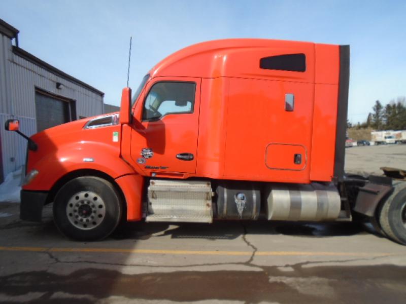 Camion Tracteur 10 roues couchette Kenworth T680 2018 En Vente chez EquipMtl