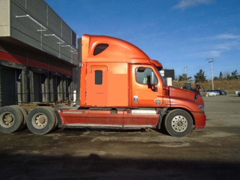 Camion Tracteur 10 roues couchette Freightliner Cascadia 125 2016 En Vente chez EquipMtl