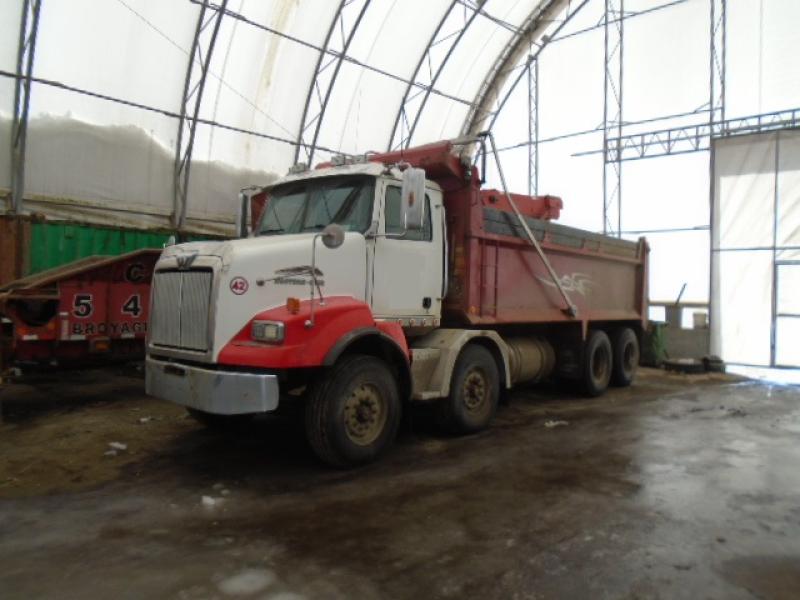 12 wheels dump truck Western Star 4900SA 2009 For Sale at EquipMtl