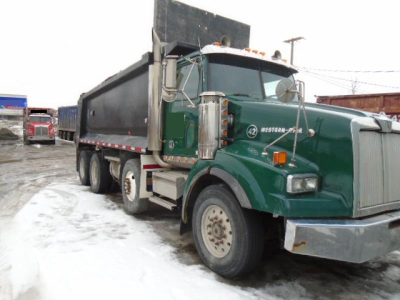 12 wheels dump truck Western Star 4900SA 2007 For Sale at EquipMtl