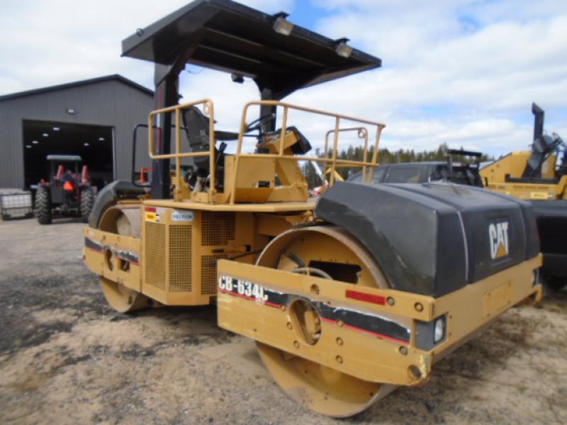 Double drum asphalt roller Caterpillar CB-634C 2001 For Sale at EquipMtl