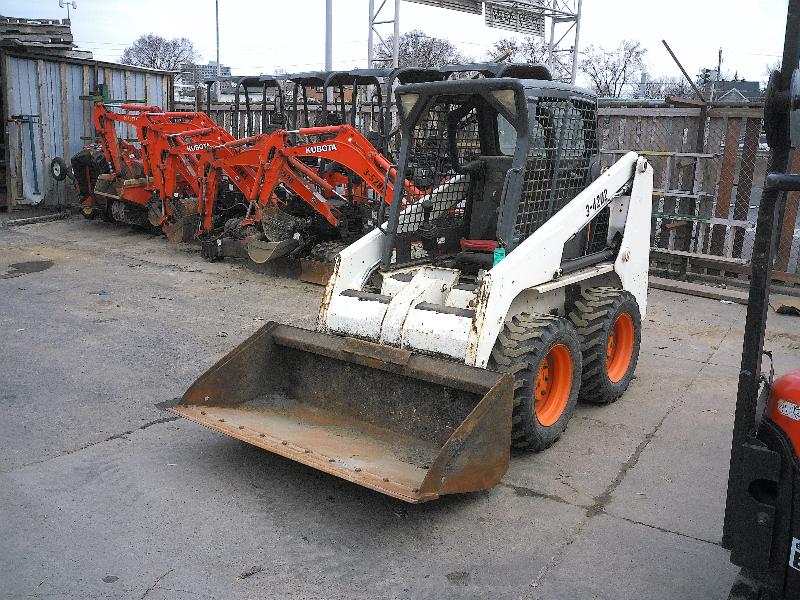 Compact loader 5 tons or less Bobcat S130 2012 For Sale at EquipMtl