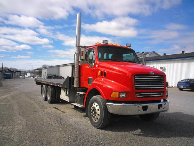 Camion plateforme Sterling L8513 2000 En Vente chez EquipMtl