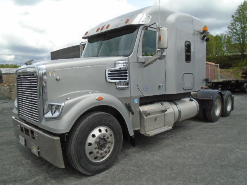 Tractor Truck 10 wheels Sleeper Freightliner SD122 2019 For Sale at EquipMtl