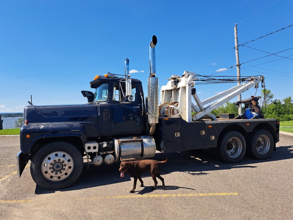 Towing truck Mack RS797LST 1974 For Sale at EquipMtl