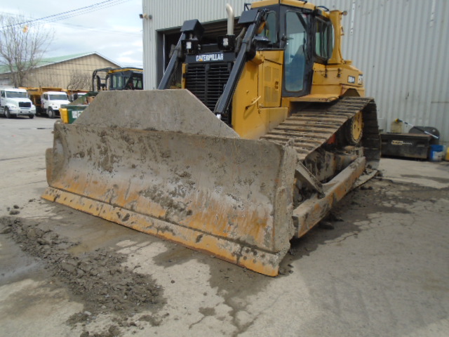 Dozer (16 tons and more) Caterpillar D6R LGP 2004 For Sale at EquipMtl
