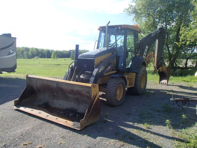 Chargeuse-pelleteuse equip. John Deere 410J 2010 En Vente chez EquipMtl